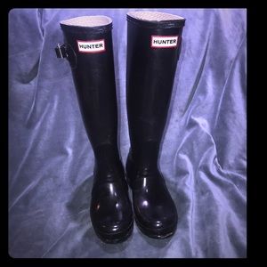 Used original Hunter rain boots.  Shiny black!